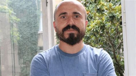 G­a­z­e­t­e­c­i­l­e­r­ ­G­ü­n­ü­­n­d­e­ ­g­ö­z­a­l­t­ı­n­a­ ­a­l­ı­n­a­n­ ­g­a­z­e­t­e­c­i­ ­S­e­z­g­i­n­ ­K­a­r­t­a­l­ ­t­u­t­u­k­l­a­n­d­ı­